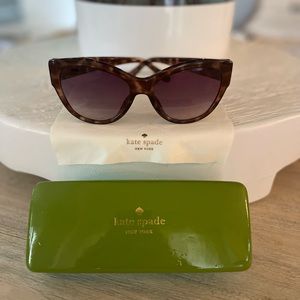 Kate Spade Tortoise Shell Sunglasses with Case & cleaning cloth.